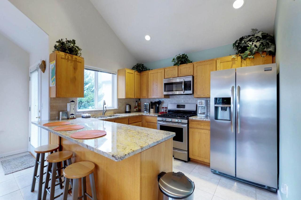 Beach House With A Park Lincoln City Bagian luar foto
